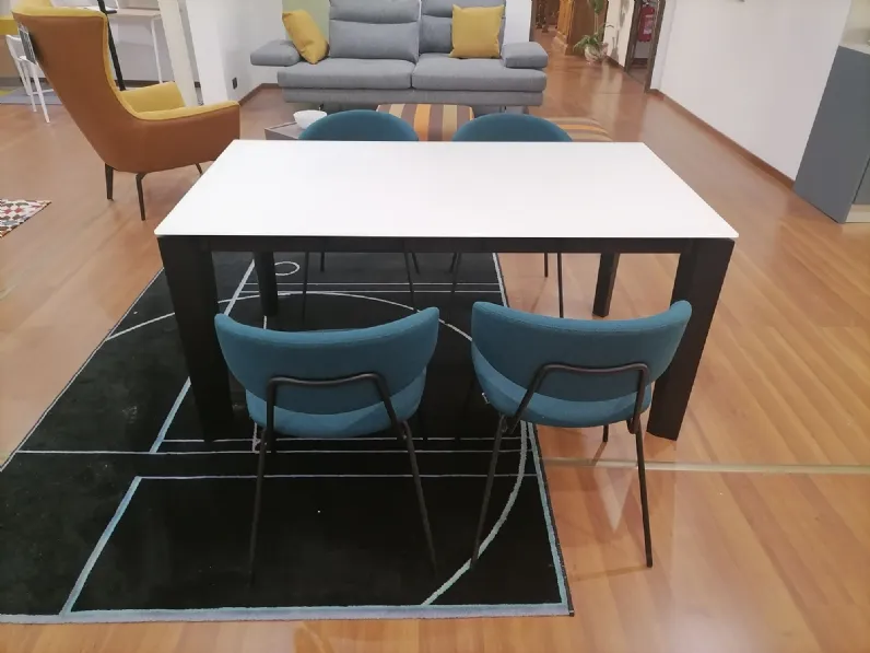 Tavolo Delta Calligaris in vetro rettangolare, allungabile fino a 2,80 m. Perfetto per ogni occasione.