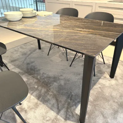 Tavolo Diamante di Midj scontato del 40%