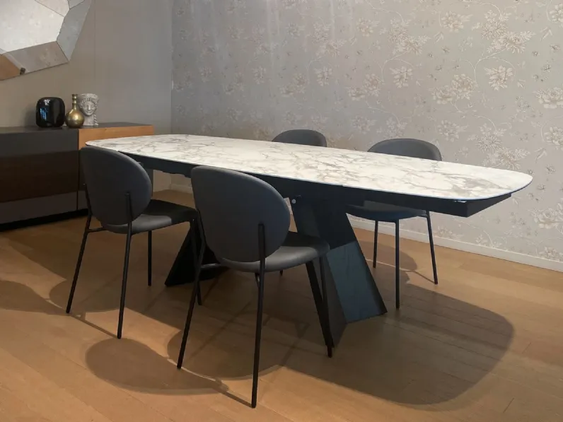 Tavolo ellittico in ceramica Icaro di Calligaris in Offerta Outlet 