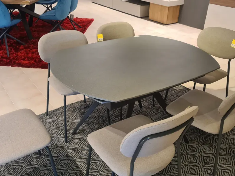 Tavolo ellittico in pietra Tavolo + sedie  di Collezione esclusiva in Offerta Outlet