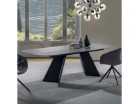 Tavolo in ceramica ovale Empire La seggiola in offerta outlet
