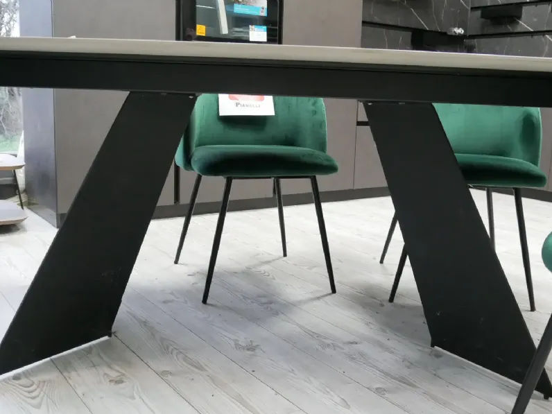 Tavolo in ceramica ovale Empire La seggiola in offerta outlet