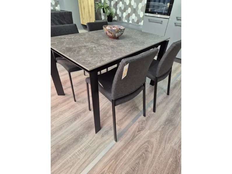 Tavolo in ceramica rettangolare Enea Artigianale in offerta outlet