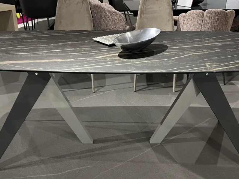 Tavolo in ceramica ovale Fly Zamagna a prezzo scontato