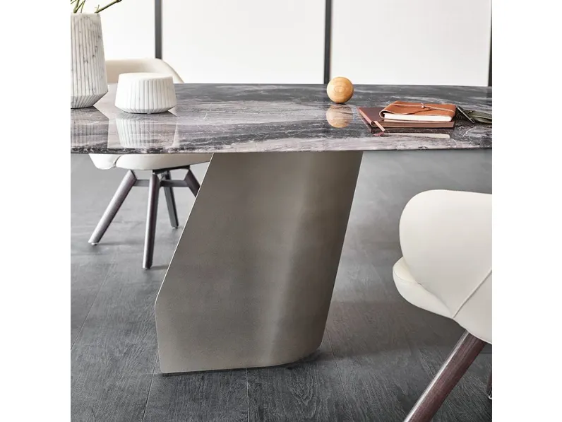 Tavolo sagomato Senator di Cattelan Italia: design unico ed elegante!