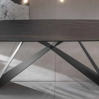 Tavolo in ceramica rettangolare Thanos Stones a prezzo ribassato