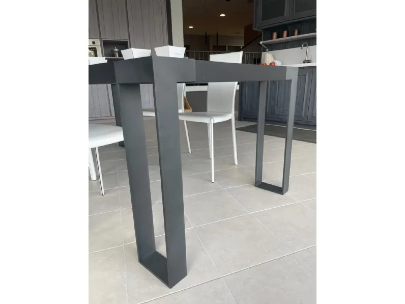 Tavolo Frame Devina nais in legno e resina Fisso 