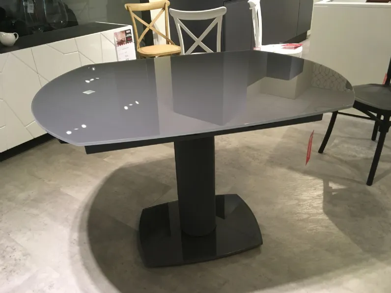 Tavolo Howard Collezione esclusiva a prezzo ribassato
