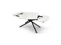Tavolo in ceramica sagomato I solisti Mobilificio bellutti in offerta outlet