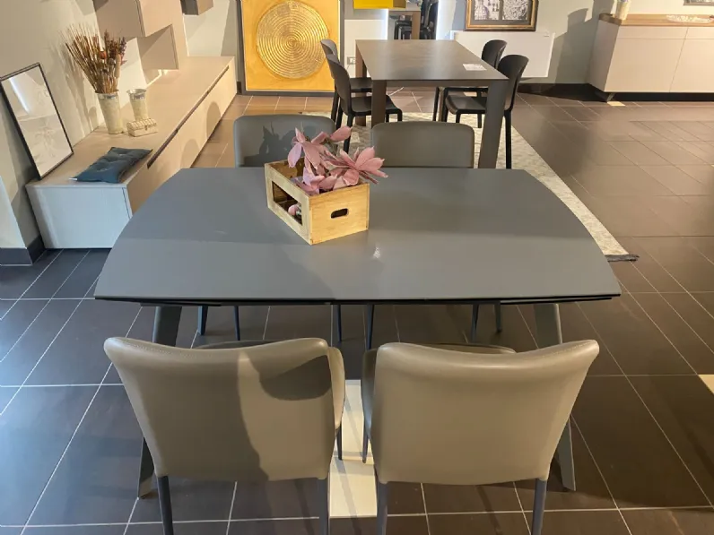 Tavolo in ceramica ellittico Elios Stones a prezzo ribassato