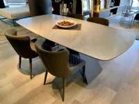 Tavolo in ceramica ellittico Thanos Stones a prezzo ribassato