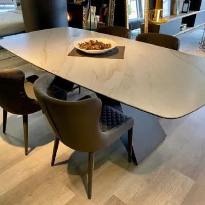 Tavolo in ceramica ellittico Thanos Stones a prezzo ribassato