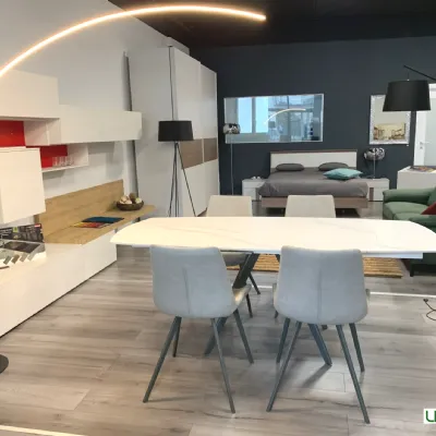 Tavolo con piano in ceramica ellittico di Target point a PREZZO OUTLET  approfittane ora!