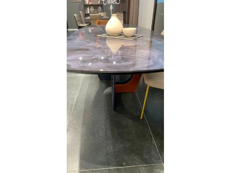Tavolo in ceramica ovale Cosmopolitan Devina nais in offerta outlet