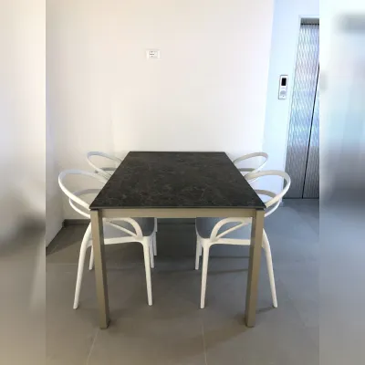 Tavolo in ceramica rettangolare Bad/nadir Midj in offerta outlet