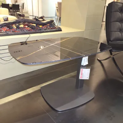 Tavolo in ceramica sagomato Servus sg Easyline a prezzo scontato