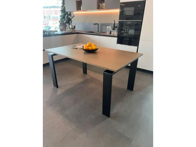 Tavolo Letter di Scavolini scontato del 50%