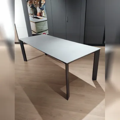 Tavolo Tavolo diamante  di Point house scontato del 50%