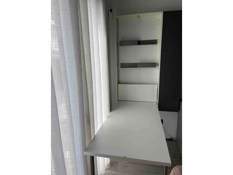 Tavolo in laminato rettangolare Wally office con libreria laterale Clei a prezzo scontato