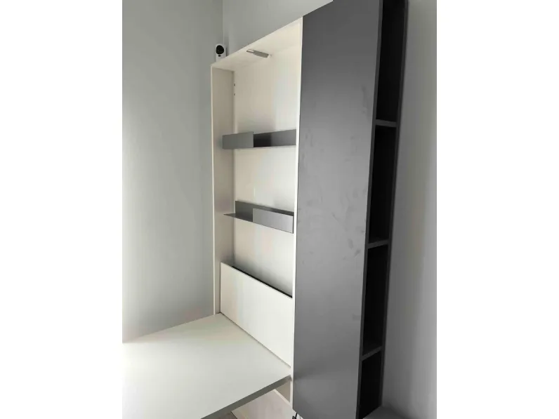 Tavolo in laminato rettangolare Wally office con libreria laterale Clei a prezzo scontato