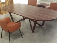 Tavolo in legno ovale 988 Rolf benz in offerta outlet
