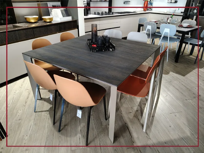 Tavolo quadrato in legno Diamante 140 di Point house in Offerta Outlet