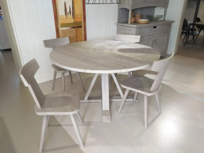 Tavolo in legno rotondo Maestrale con sedie ala Scandola in Offerta Outlet