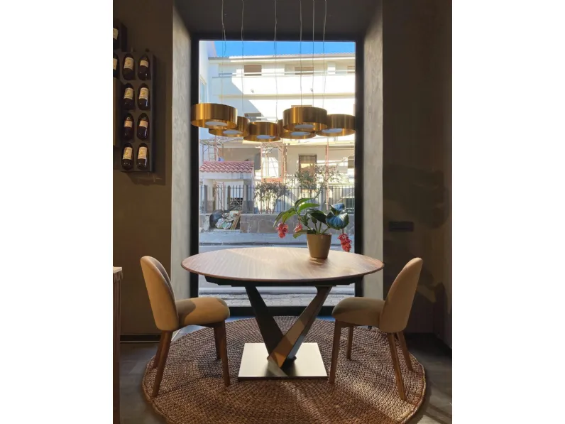 Tavolo in legno rotondo West Alta corte in offerta outlet