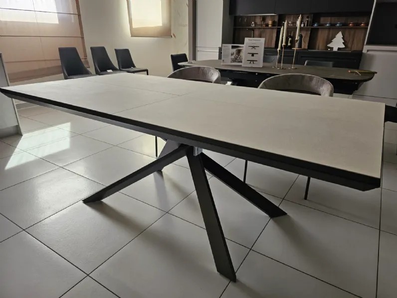 Tavolo rettangolare in metallo Tavolo ceramica luce di Ozzio in Offerta Outlet