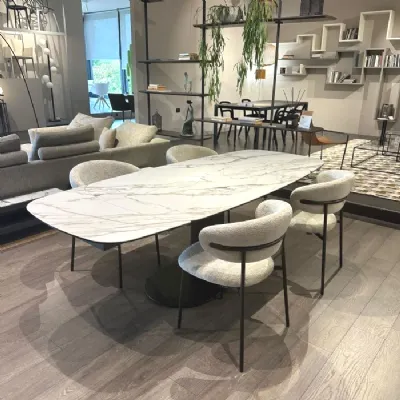 Tavolo sagomato in ceramica Cameo di Calligaris in Offerta Outlet 