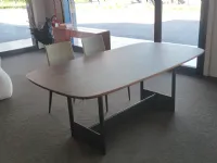 Tavolo sagomato in legno Canvas table di Bonaldo in Offerta Outlet 