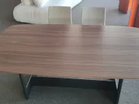 Tavolo sagomato in legno Canvas table di Bonaldo in Offerta Outlet 