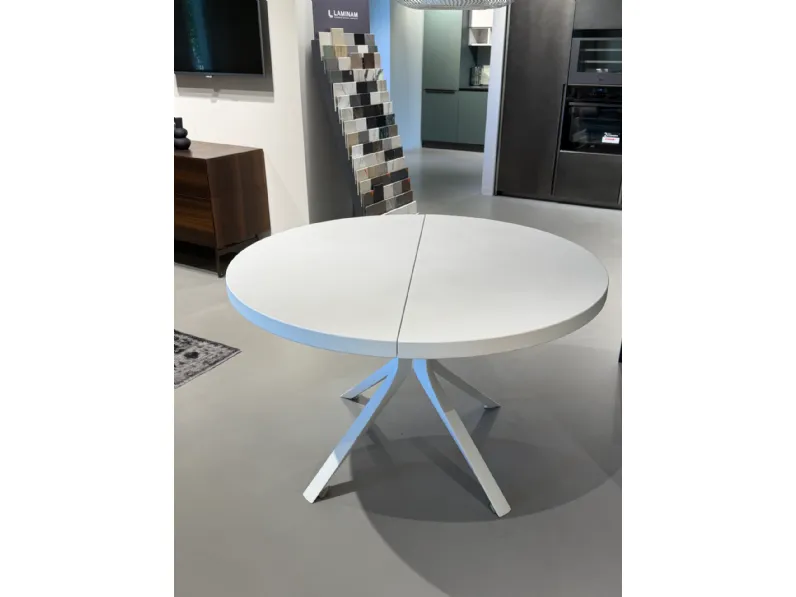 Tavolo Ops di Kristalia scontato del 49%