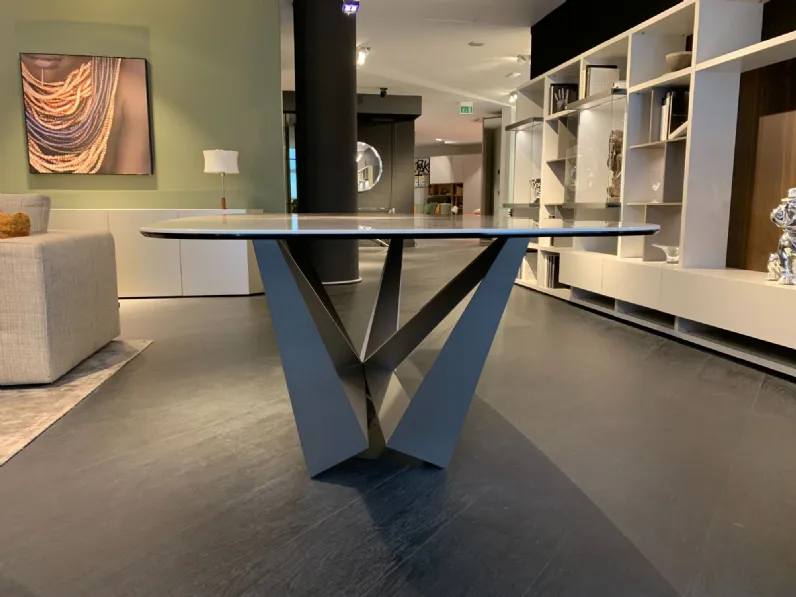 Tavolo sagomato in ceramica Skorpio di Cattelan italia in Offerta Outlet 