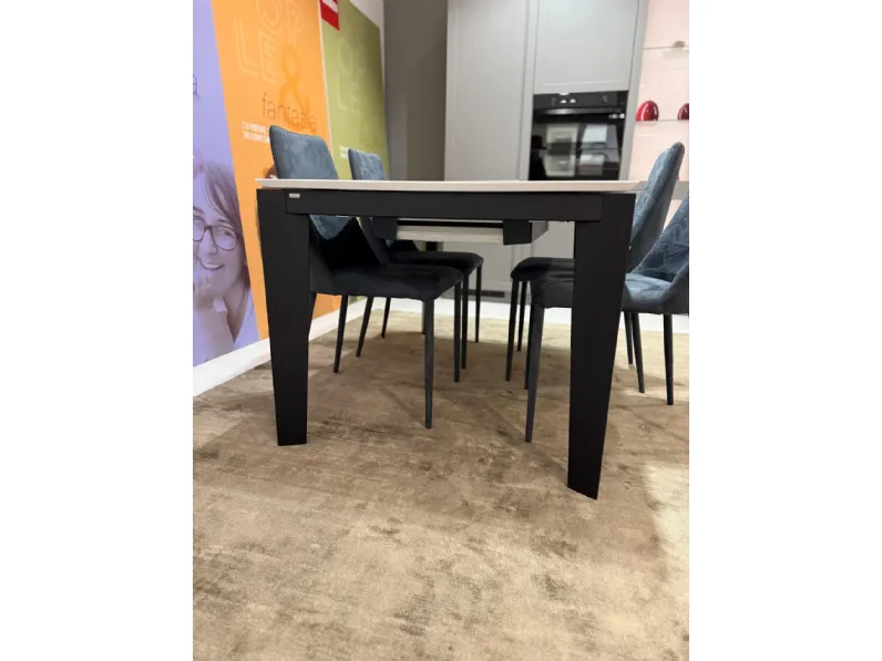 Tavolo Infinity di Scavolini scontato del 30%