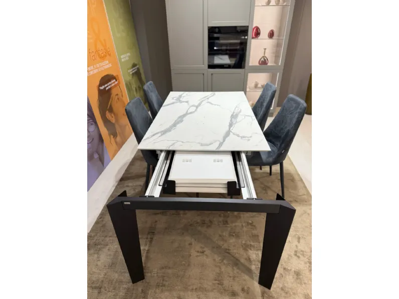 Tavolo Infinity di Scavolini scontato del 30%