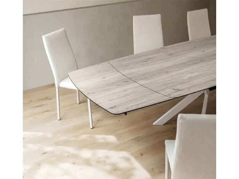 Tavolo Karim di La primavera scontato del 30%