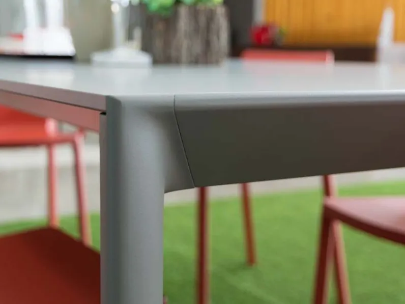 Tavolo in laminato rettangolare Maki Kristalia in offerta outlet