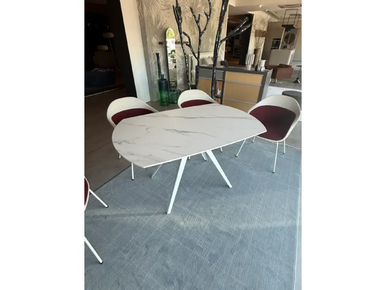 Tavolo Kyoto 140 di Stones scontato del 27%
