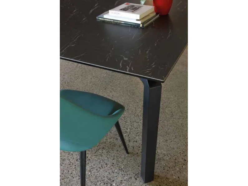 Tavolo rettangolare in ceramica Atlante * di La seggiola in Offerta Outlet