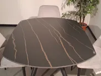 Tavolo ovale in ceramica Logan di Ingenia in Offerta Outlet