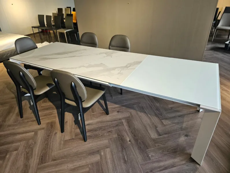 Tavolo rettangolare in vetro Metro'  di Ozzio in Offerta Outlet