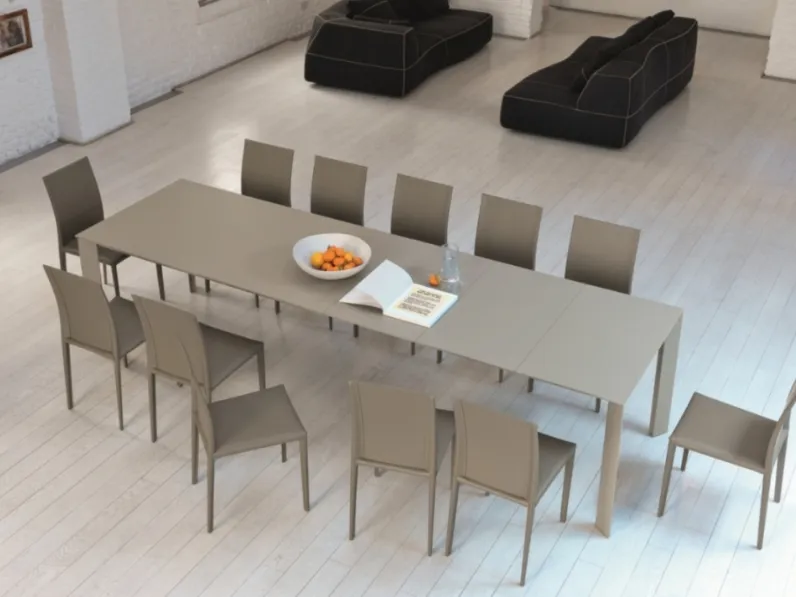 Tavolo MIDJ modello Ghedi. Tavolo allungabile con piano e allunga in melaminico e struttura disponibile in varie finiture.