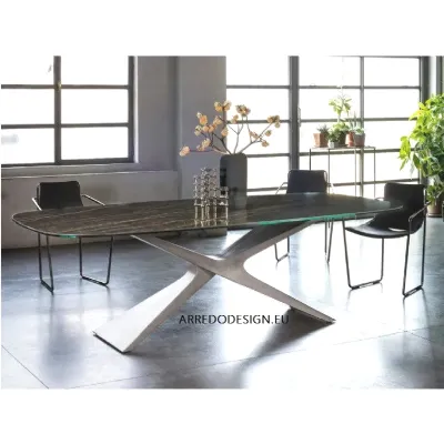 Tavolo in vetro ellittico Nexus * Midj in offerta outlet