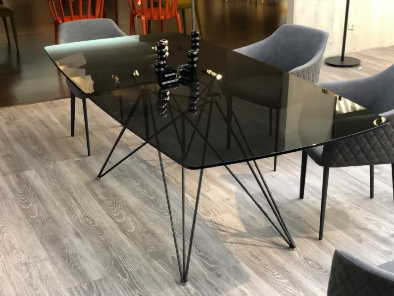 Tavolo con piano in vetro rettangolare di Riflessi a PREZZO OUTLET 