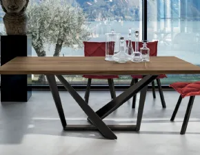 Tavolo Priamo Target Point in legno. Design moderno, resistente.
