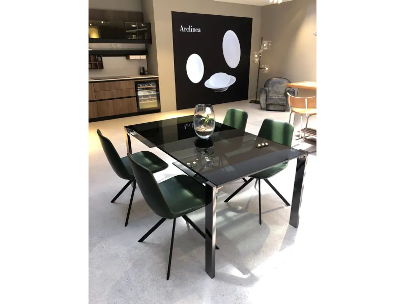 Tavolo Livingstone dark di Tonelli design: contatta il venditore per scoprire il prezzo 