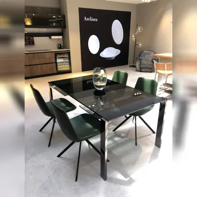 Tavolo Livingstone dark di Tonelli design: contatta il venditore per scoprire il prezzo 