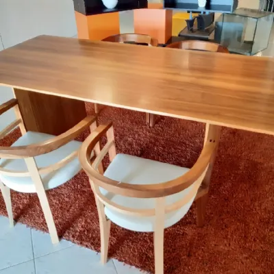 Offerta Outlet: Tavolo rettangolare in legno Aero + Poltroncine Bramante di Morelato.