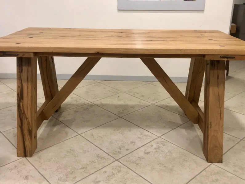 Tavolo con piano in legno rettangolare di Devina nais a PREZZO OUTLET 